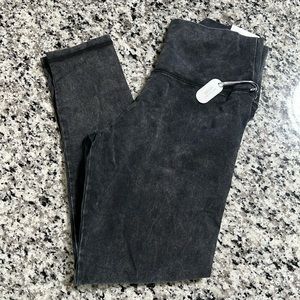 NWT Aerie leggings in size Large